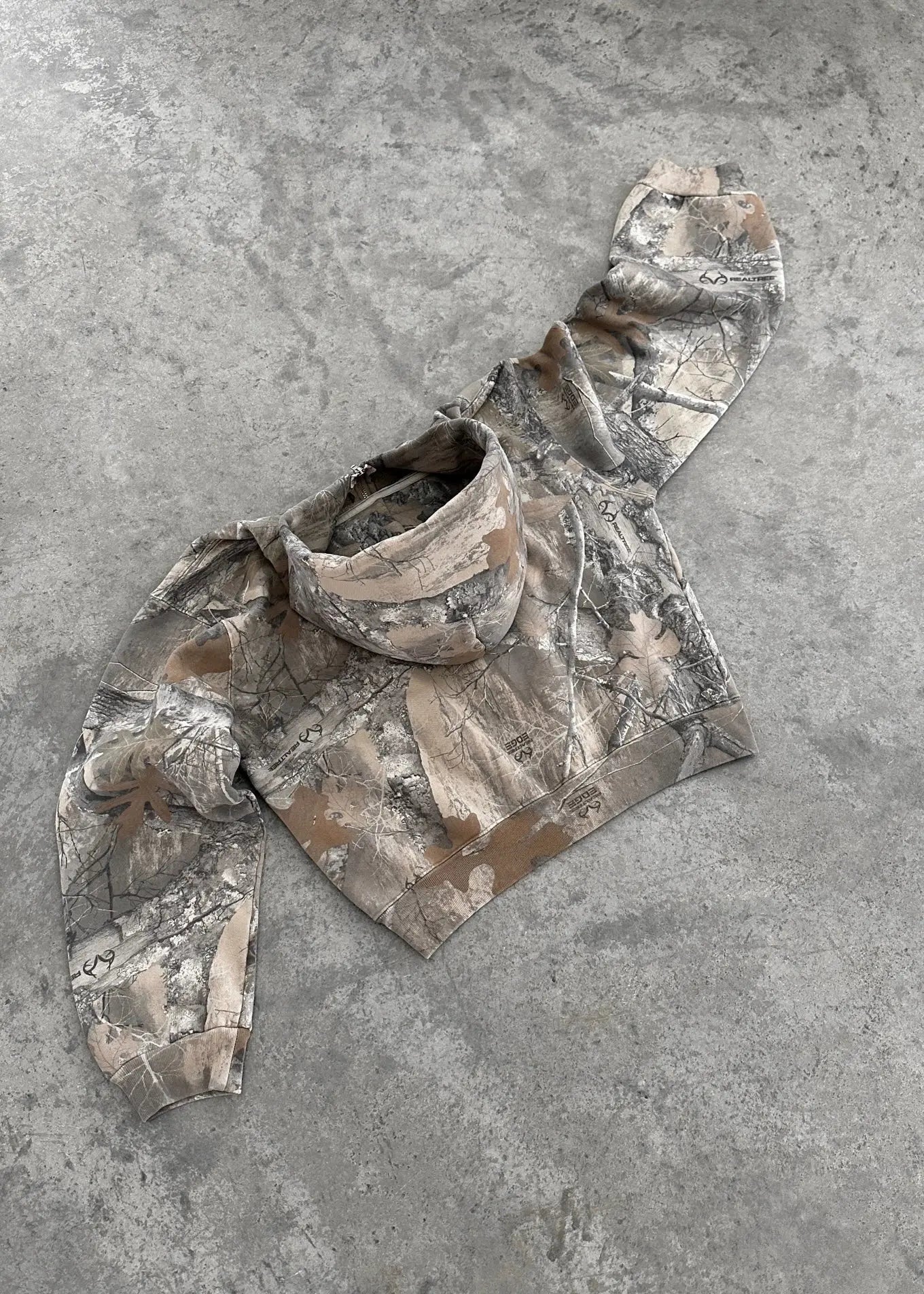 Kavon Urban Camo oversized unisex hoodie with retro hip hop style, featuring a hood and camouflage print.