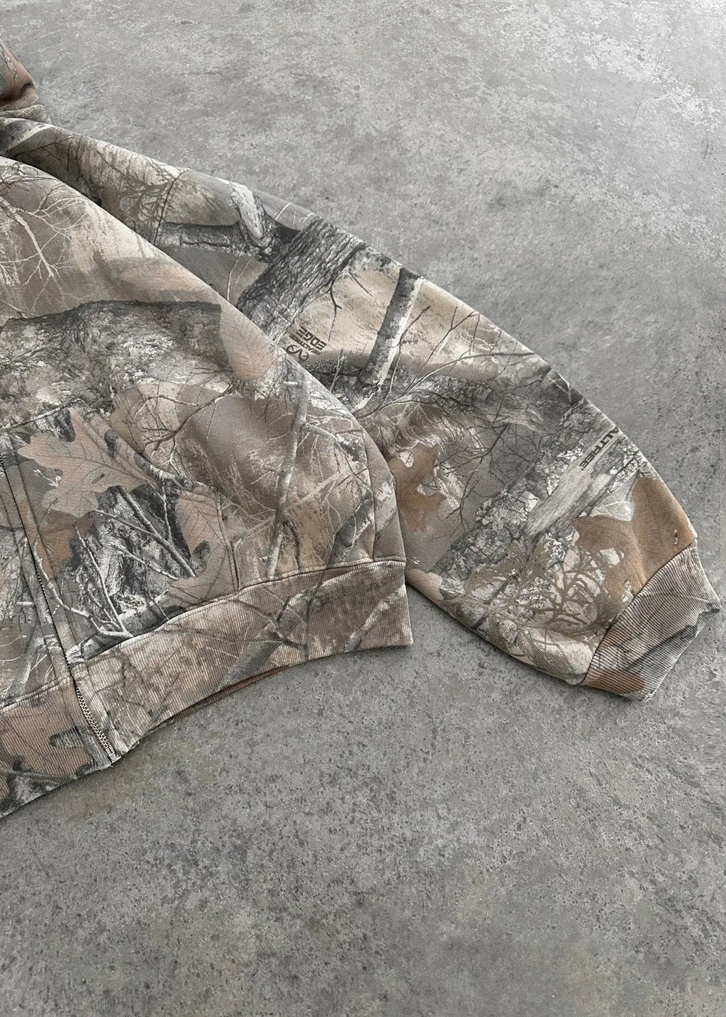 Kavon urban camo unisex oversized hooded sweatshirt with retro hip hop style, featuring bold camo print and a relaxed fit.