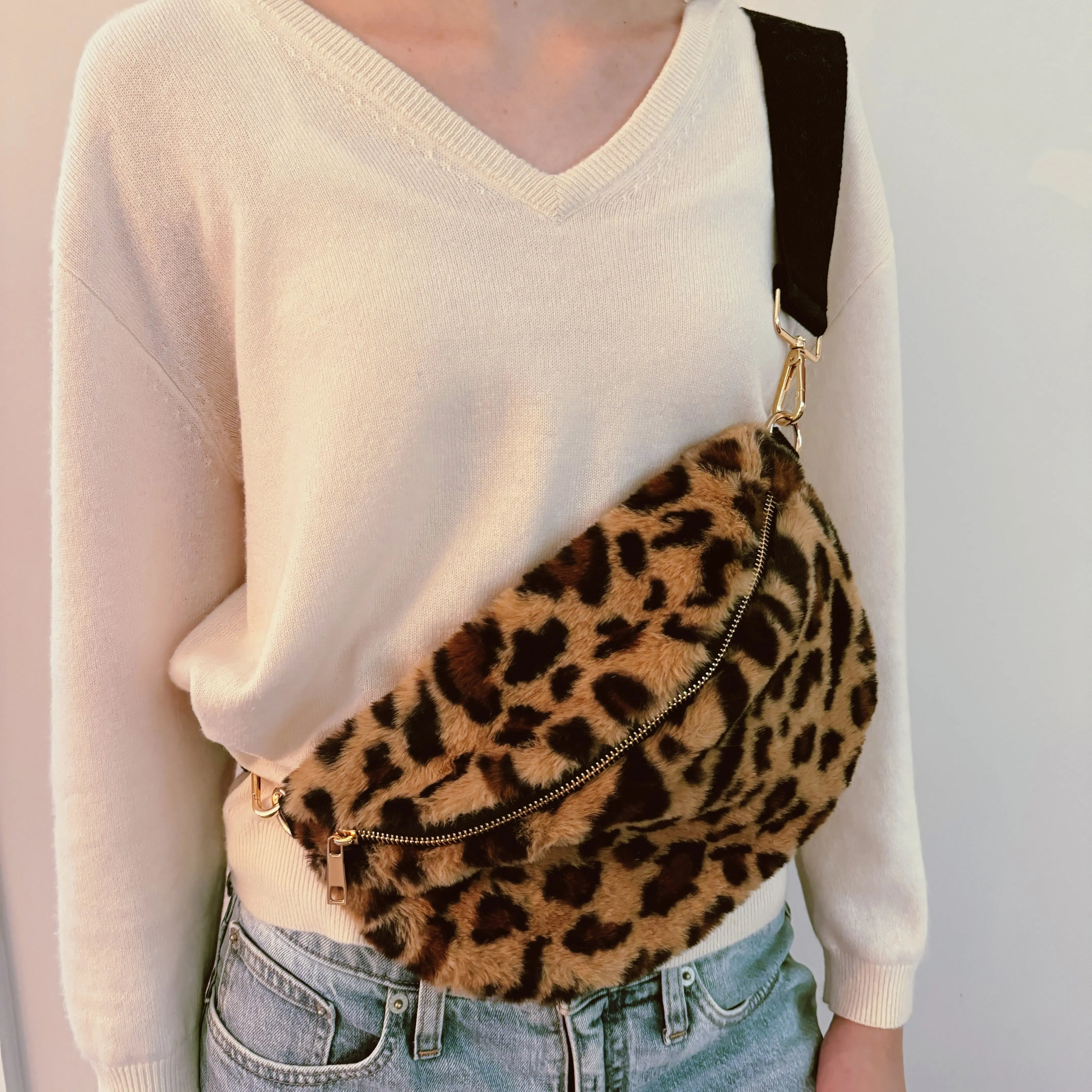 Kavon Buttery Bliss sling bag with golden hardware and custom lining, featuring a sleek design and compact size.